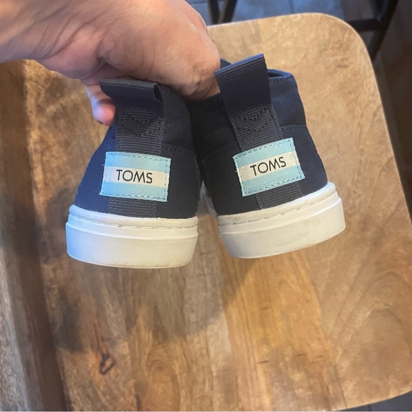 Toms navy lace up shoe, size 2 - Picture 3 of 5